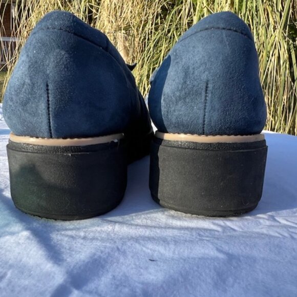 Clarks Sharon Dasher Blue Suede Loafer with Twist. Size 9.5W - Picture 6 of 7